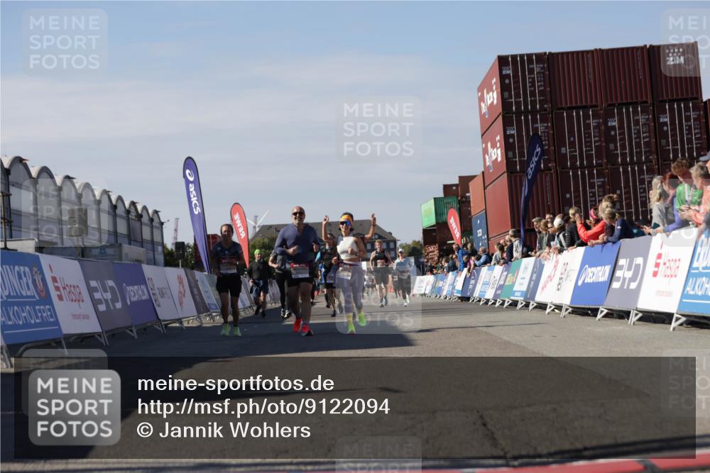 03.10.2025 - Köhlbrandbrückenlauf Jannik Wohlers http://msf.ph/oto/9122094 03.10.2025 13:39:11 Ziel 4531, 5111, 5766 meine-sportfotos.de