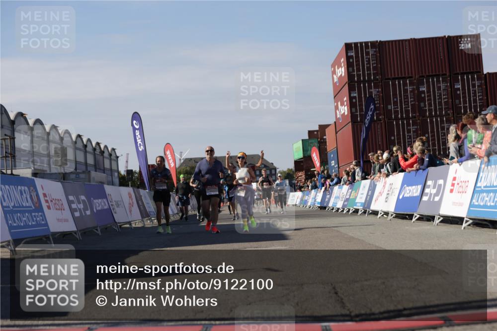 03.10.2025 - Köhlbrandbrückenlauf Jannik Wohlers http://msf.ph/oto/9122100 03.10.2025 13:39:11 Ziel 4531, 5111, 5766 meine-sportfotos.de