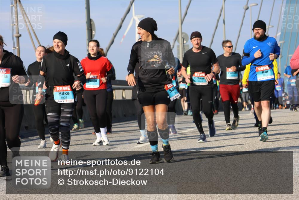 03.10.2025 - Köhlbrandbrückenlauf Strokosch-Dieckow http://msf.ph/oto/9122104 03.10.2025 09:58:44 Position 2 1935, 2192, 30, 3443, 3429, 3441 meine-sportfotos.de