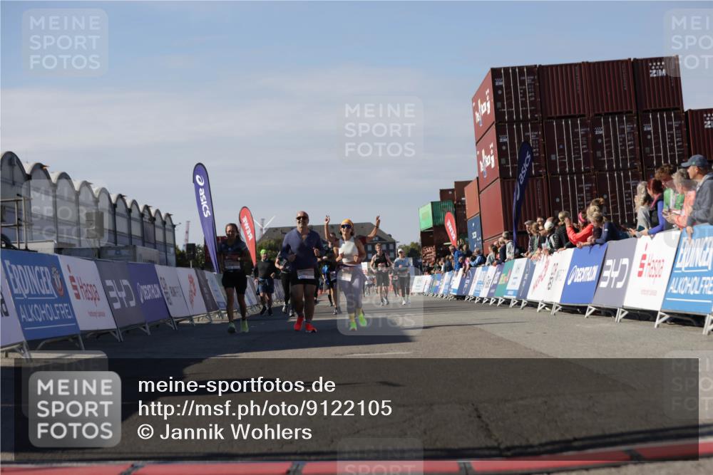 03.10.2025 - Köhlbrandbrückenlauf Jannik Wohlers http://msf.ph/oto/9122105 03.10.2025 13:39:11 Ziel 4531, 5111, 5766 meine-sportfotos.de