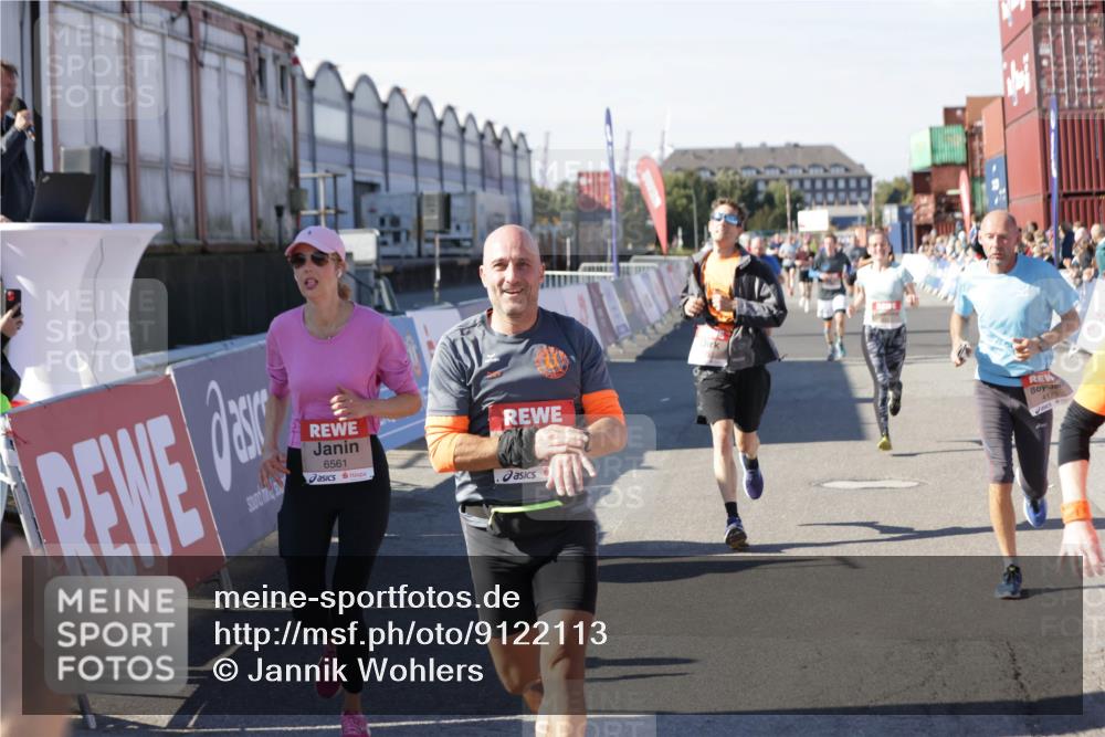 03.10.2025 - Köhlbrandbrückenlauf Jannik Wohlers http://msf.ph/oto/9122113 03.10.2025 13:05:01 Ziel 4098, 4175, 4217, 4240, 4256, 4751, 5670, 5785, 5951, 5952, 6561, 6719 meine-sportfotos.de