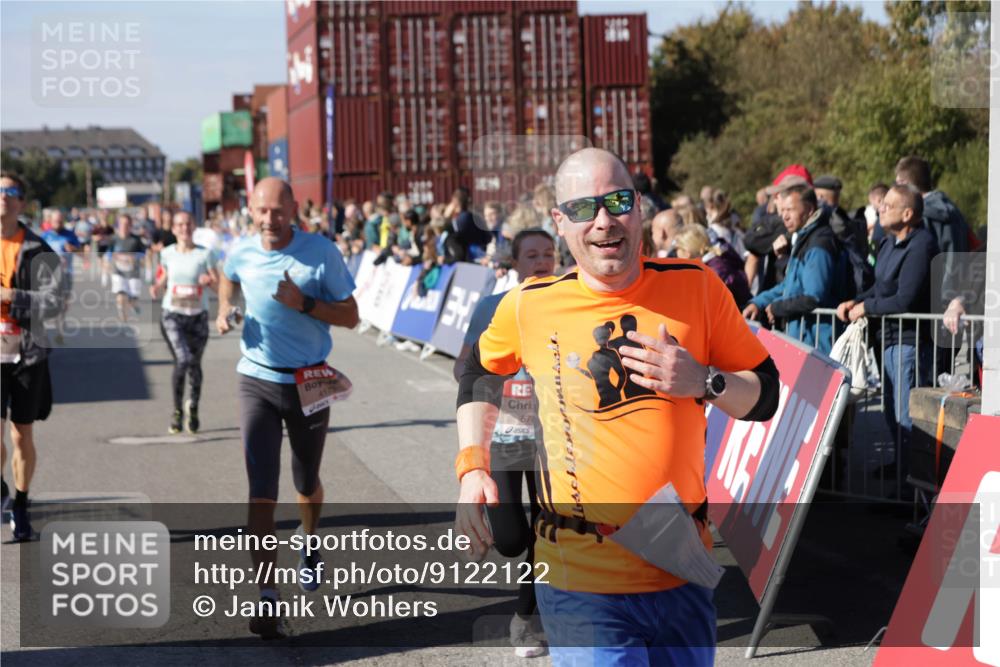 03.10.2025 - Köhlbrandbrückenlauf Jannik Wohlers http://msf.ph/oto/9122122 03.10.2025 13:05:01 Ziel 4098, 4175, 4217, 4240, 4256, 4751, 5670, 5785, 5951, 5952, 6561, 6719 meine-sportfotos.de