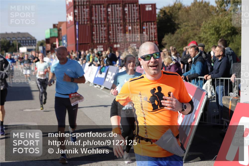 03.10.2025 - Köhlbrandbrückenlauf Jannik Wohlers http://msf.ph/oto/9122125 03.10.2025 13:05:01 Ziel 4098, 4175, 4217, 4240, 4256, 4751, 5670, 5785, 5951, 5952, 6561, 6719 meine-sportfotos.de