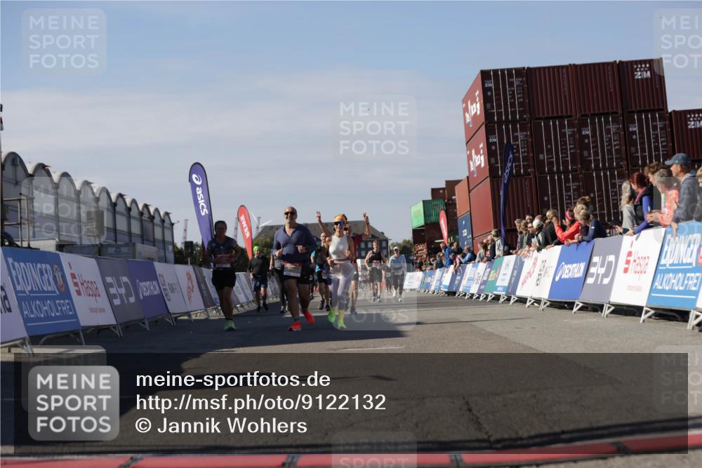 03.10.2025 - Köhlbrandbrückenlauf Jannik Wohlers http://msf.ph/oto/9122132 03.10.2025 13:39:11 Ziel 4531, 5111, 5766 meine-sportfotos.de