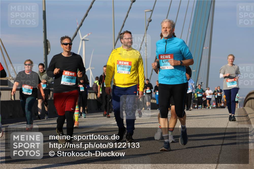 03.10.2025 - Köhlbrandbrückenlauf Strokosch-Dieckow http://msf.ph/oto/9122133 03.10.2025 09:58:51 Position 2 3429, 3451, 2037 meine-sportfotos.de