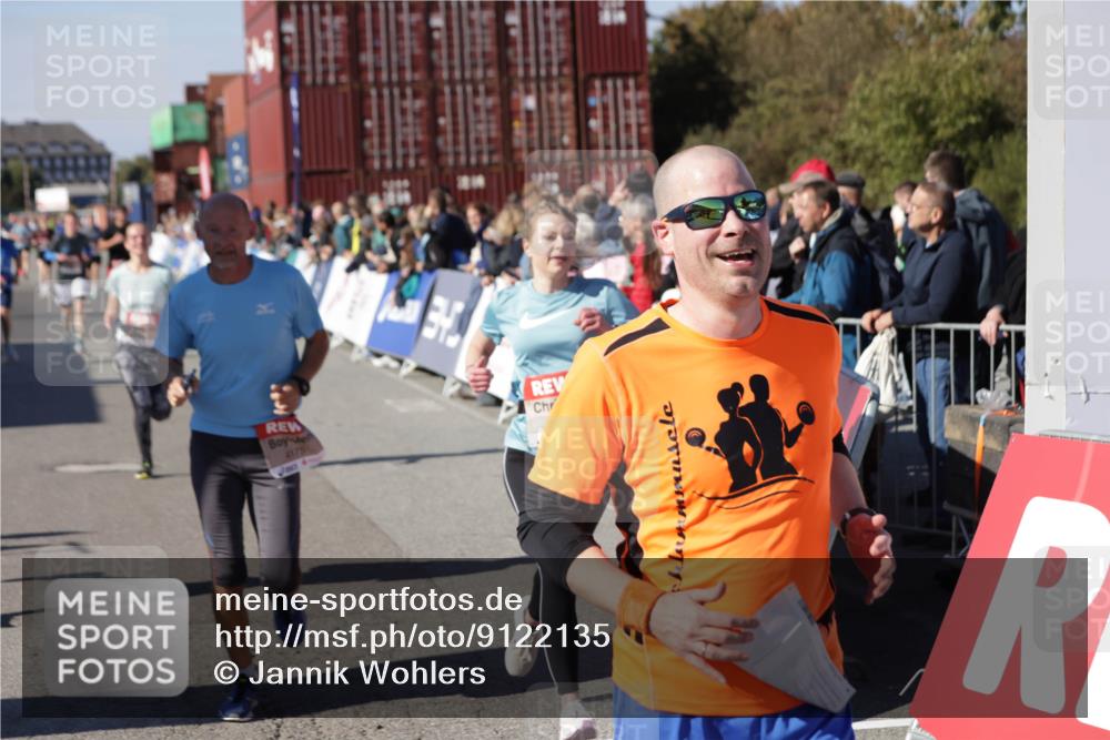 03.10.2025 - Köhlbrandbrückenlauf Jannik Wohlers http://msf.ph/oto/9122135 03.10.2025 13:05:01 Ziel 4098, 4175, 4217, 4240, 4256, 4751, 5670, 5785, 5951, 5952, 6561, 6719 meine-sportfotos.de