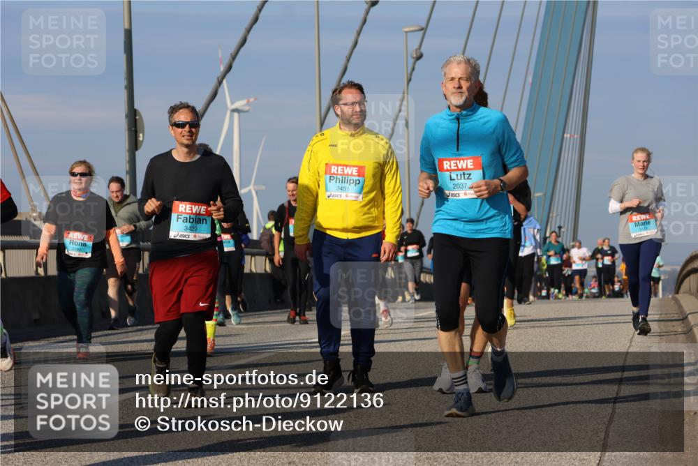 03.10.2025 - Köhlbrandbrückenlauf Strokosch-Dieckow http://msf.ph/oto/9122136 03.10.2025 09:58:51 Position 2 3429, 3451, 2037 meine-sportfotos.de