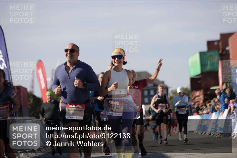03.10.2025 - Köhlbrandbrückenlauf Jannik Wohlers http://msf.ph/oto/9122138 03.10.2025 13:39:13 Ziel 4531, 5111, 5766 meine-sportfotos.de