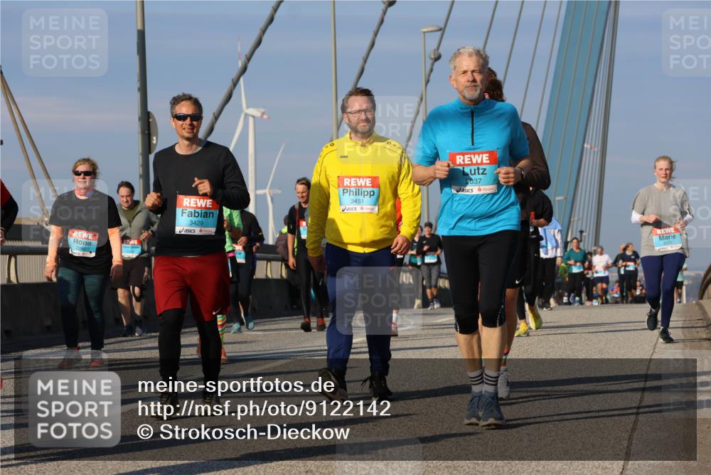 03.10.2025 - Köhlbrandbrückenlauf Strokosch-Dieckow http://msf.ph/oto/9122142 03.10.2025 09:58:51 Position 2 3429, 3451, 2037, 1824 meine-sportfotos.de