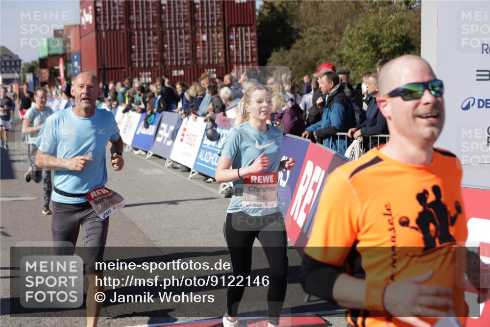 03.10.2025 - Köhlbrandbrückenlauf Jannik Wohlers http://msf.ph/oto/9122146 03.10.2025 13:05:02 Ziel 4098, 4175, 4217, 4240, 4256, 4751, 5670, 5785, 5951, 5952, 6561, 6719 meine-sportfotos.de