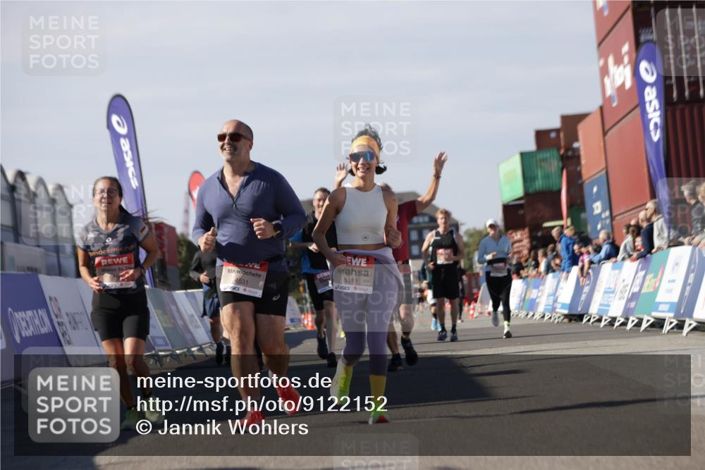 03.10.2025 - Köhlbrandbrückenlauf Jannik Wohlers http://msf.ph/oto/9122152 03.10.2025 13:39:13 Ziel 4531, 5111, 5766 meine-sportfotos.de