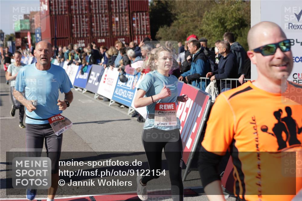 03.10.2025 - Köhlbrandbrückenlauf Jannik Wohlers http://msf.ph/oto/9122154 03.10.2025 13:05:02 Ziel 4098, 4175, 4217, 4240, 4256, 4751, 5670, 5785, 5951, 5952, 6561, 6719 meine-sportfotos.de