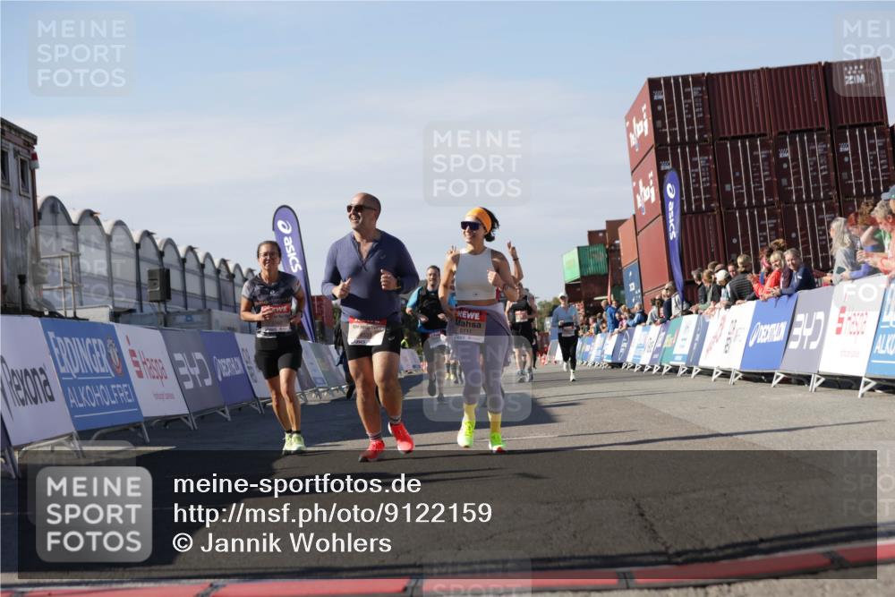 03.10.2025 - Köhlbrandbrückenlauf Jannik Wohlers http://msf.ph/oto/9122159 03.10.2025 13:39:14 Ziel 4531, 5111, 5766, 5988, 5989 meine-sportfotos.de