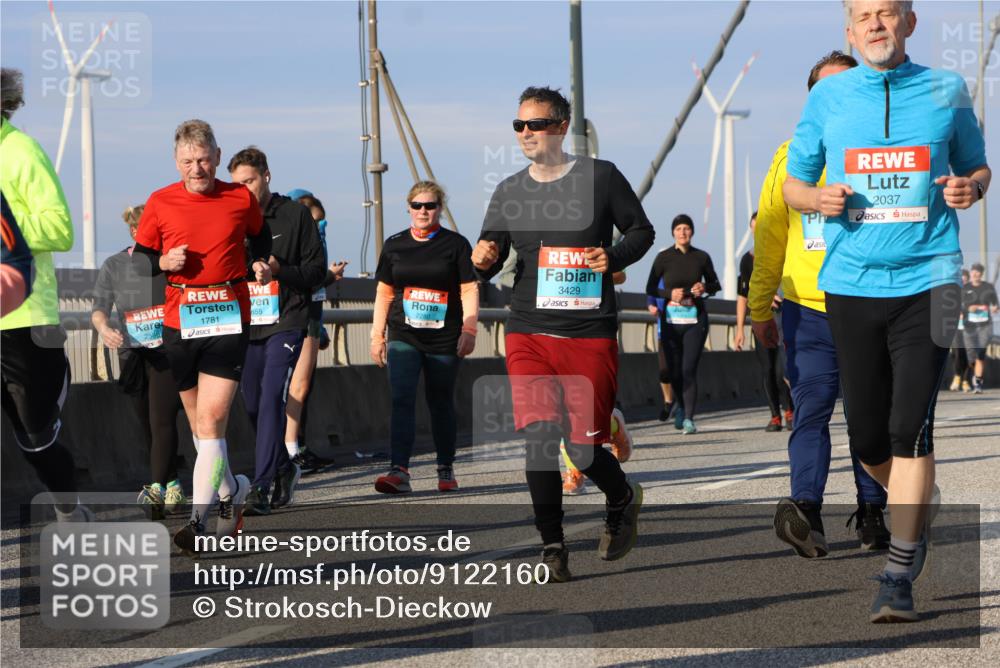 03.10.2025 - Köhlbrandbrückenlauf Strokosch-Dieckow http://msf.ph/oto/9122160 03.10.2025 09:58:52 Position 2 655, 1781, 2586, 3429, 2037 meine-sportfotos.de