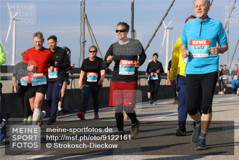 03.10.2025 - Köhlbrandbrückenlauf Strokosch-Dieckow http://msf.ph/oto/9122161 03.10.2025 09:58:52 Position 2 2655, 1781, 3429, 2037 meine-sportfotos.de