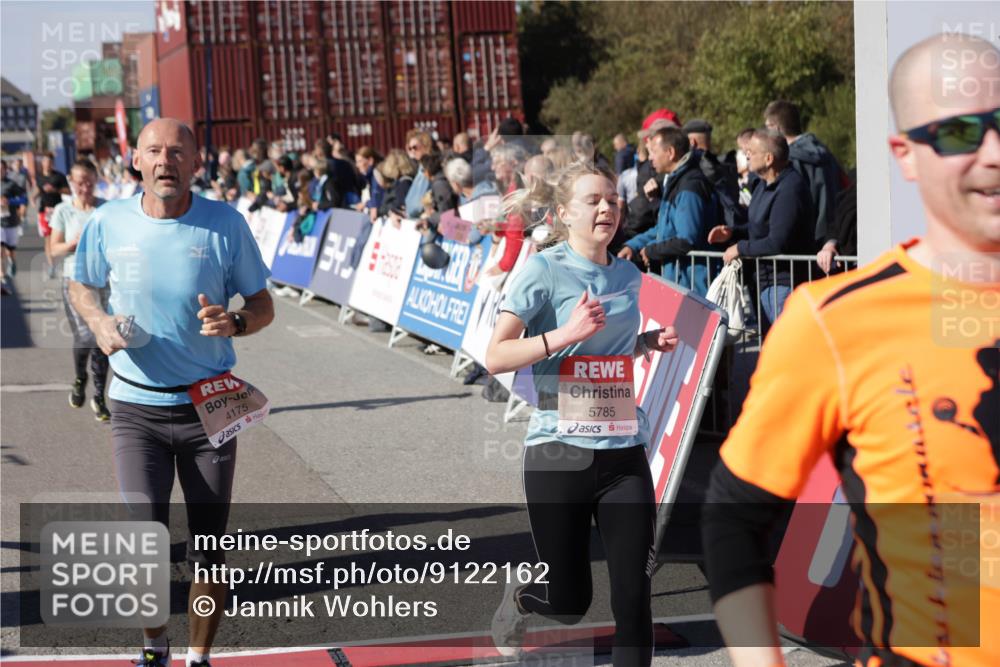 03.10.2025 - Köhlbrandbrückenlauf Jannik Wohlers http://msf.ph/oto/9122162 03.10.2025 13:05:02 Ziel 4098, 4175, 4217, 4240, 4256, 4751, 5670, 5785, 5951, 5952, 6561, 6719 meine-sportfotos.de