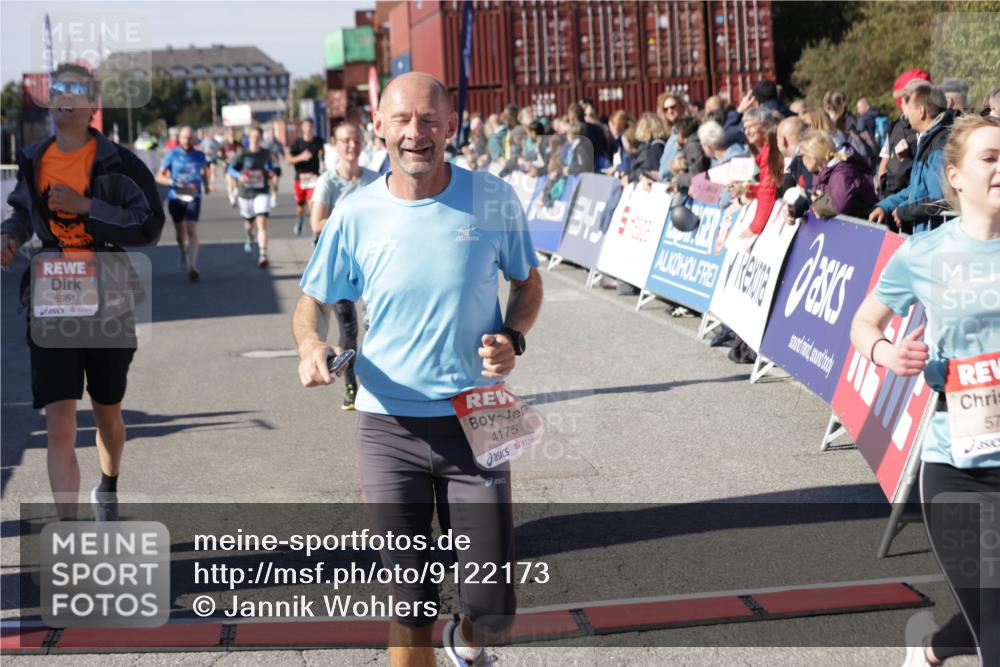 03.10.2025 - Köhlbrandbrückenlauf Jannik Wohlers http://msf.ph/oto/9122173 03.10.2025 13:05:02 Ziel 4098, 4175, 4217, 4240, 4256, 4751, 5670, 5785, 5951, 5952, 6561, 6719 meine-sportfotos.de