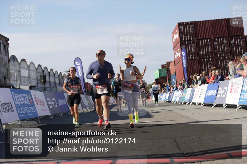 03.10.2025 - Köhlbrandbrückenlauf Jannik Wohlers http://msf.ph/oto/9122174 03.10.2025 13:39:14 Ziel 4531, 5111, 5766, 5988, 5989 meine-sportfotos.de