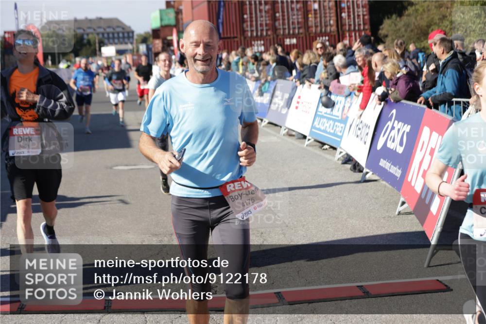 03.10.2025 - Köhlbrandbrückenlauf Jannik Wohlers http://msf.ph/oto/9122178 03.10.2025 13:05:02 Ziel 4098, 4175, 4217, 4240, 4256, 4751, 5670, 5785, 5951, 5952, 6561, 6719 meine-sportfotos.de