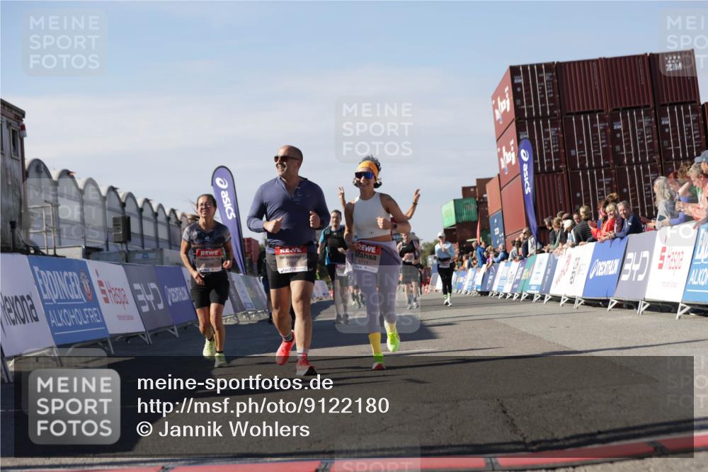 03.10.2025 - Köhlbrandbrückenlauf Jannik Wohlers http://msf.ph/oto/9122180 03.10.2025 13:39:14 Ziel 4531, 5111, 5766, 5988, 5989 meine-sportfotos.de