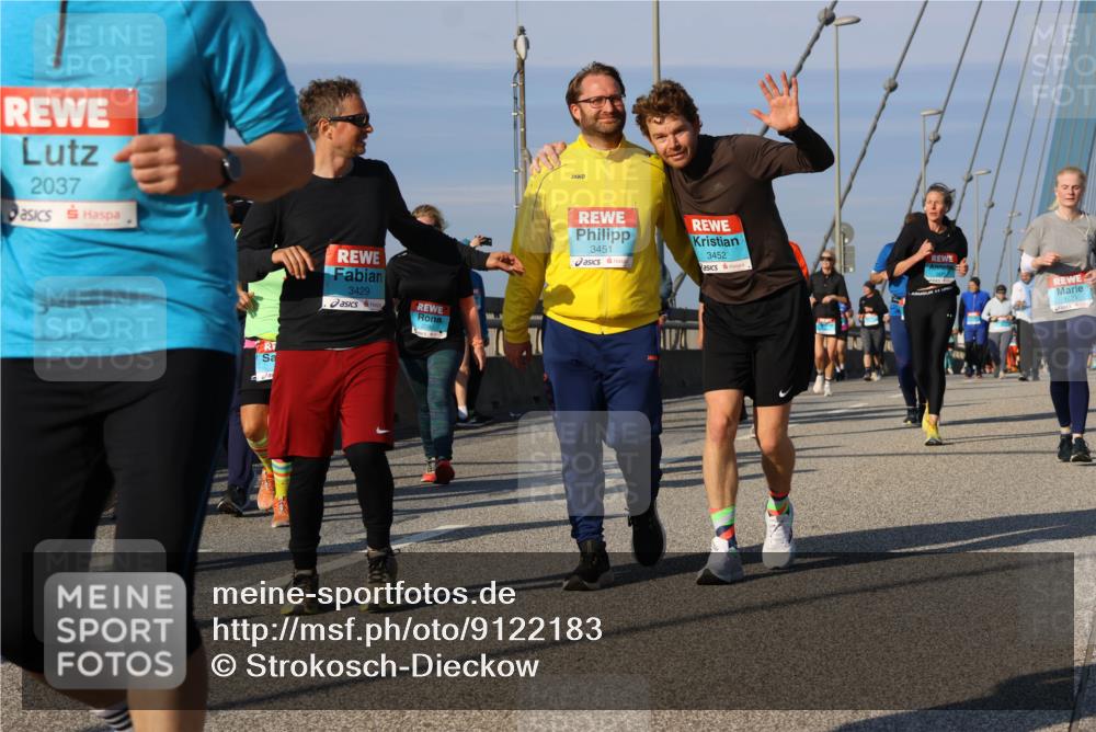 03.10.2025 - Köhlbrandbrückenlauf Strokosch-Dieckow http://msf.ph/oto/9122183 03.10.2025 09:58:55 Position 2 2037, 3429, 3451, 3452, 1824 meine-sportfotos.de
