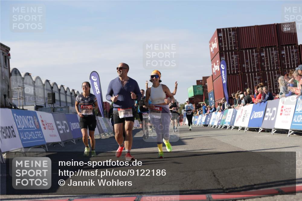 03.10.2025 - Köhlbrandbrückenlauf Jannik Wohlers http://msf.ph/oto/9122186 03.10.2025 13:39:14 Ziel 4531, 5111, 5766, 5988, 5989 meine-sportfotos.de
