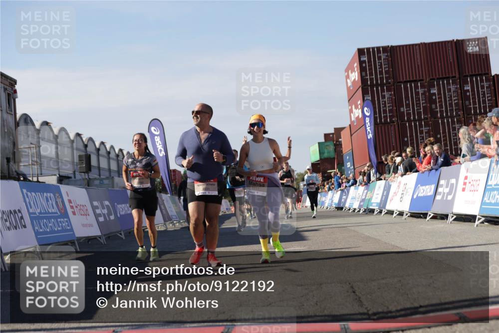03.10.2025 - Köhlbrandbrückenlauf Jannik Wohlers http://msf.ph/oto/9122192 03.10.2025 13:39:15 Ziel 4531, 4789, 5111, 5766, 5988, 5989 meine-sportfotos.de