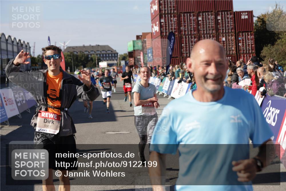03.10.2025 - Köhlbrandbrückenlauf Jannik Wohlers http://msf.ph/oto/9122199 03.10.2025 13:05:03 Ziel 4098, 4175, 4217, 4240, 4256, 4751, 5670, 5785, 5951, 5952, 6561, 6719 meine-sportfotos.de