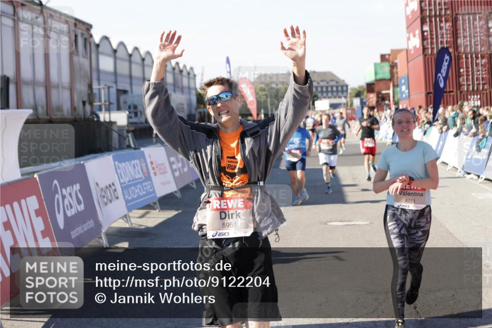 03.10.2025 - Köhlbrandbrückenlauf Jannik Wohlers http://msf.ph/oto/9122204 03.10.2025 13:05:03 Ziel 4098, 4175, 4217, 4240, 4256, 4751, 5670, 5785, 5951, 5952, 6561, 6719 meine-sportfotos.de