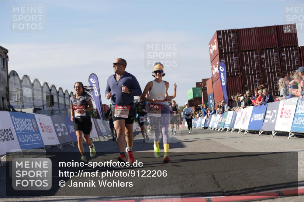 03.10.2025 - Köhlbrandbrückenlauf Jannik Wohlers http://msf.ph/oto/9122206 03.10.2025 13:39:15 Ziel 4531, 4789, 5111, 5766, 5988, 5989 meine-sportfotos.de