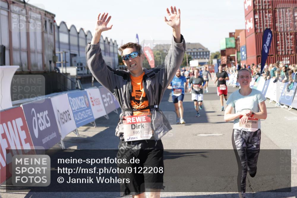 03.10.2025 - Köhlbrandbrückenlauf Jannik Wohlers http://msf.ph/oto/9122208 03.10.2025 13:05:03 Ziel 4098, 4175, 4217, 4240, 4256, 4751, 5670, 5785, 5951, 5952, 6561, 6719 meine-sportfotos.de