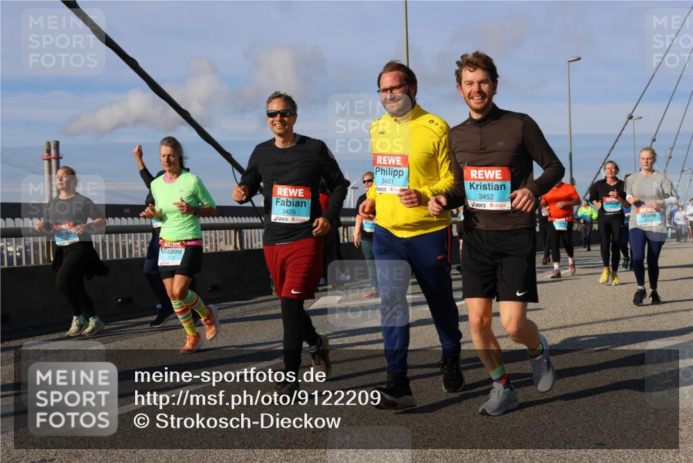 03.10.2025 - Köhlbrandbrückenlauf Strokosch-Dieckow http://msf.ph/oto/9122209 03.10.2025 09:58:58 Position 2 3429, 3451, 3452 meine-sportfotos.de