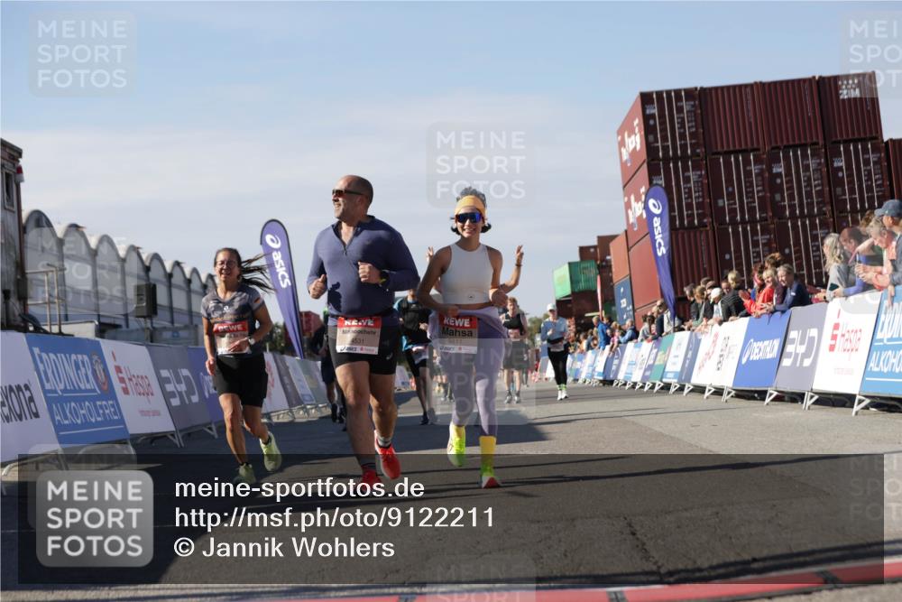 03.10.2025 - Köhlbrandbrückenlauf Jannik Wohlers http://msf.ph/oto/9122211 03.10.2025 13:39:15 Ziel 4531, 4789, 5111, 5766, 5988, 5989 meine-sportfotos.de