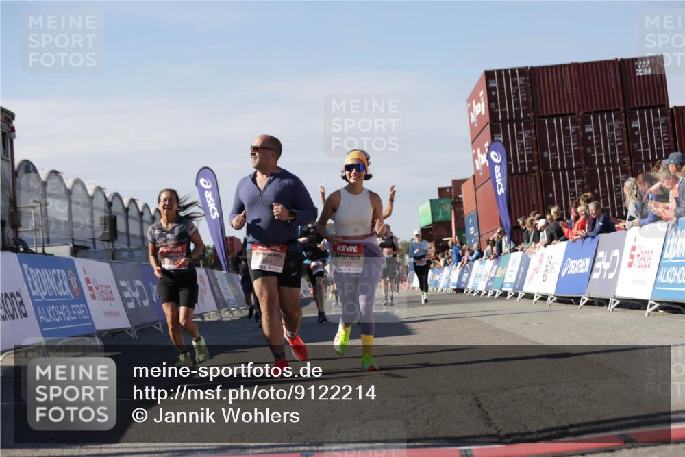 03.10.2025 - Köhlbrandbrückenlauf Jannik Wohlers http://msf.ph/oto/9122214 03.10.2025 13:39:15 Ziel 4531, 4789, 5111, 5766, 5988, 5989 meine-sportfotos.de