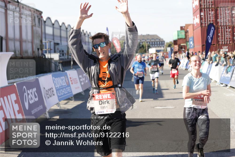 03.10.2025 - Köhlbrandbrückenlauf Jannik Wohlers http://msf.ph/oto/9122216 03.10.2025 13:05:04 Ziel 4098, 4175, 4217, 4240, 4256, 4490, 4585, 4751, 5670, 5785, 5951, 5952, 6561, 6719 meine-sportfotos.de