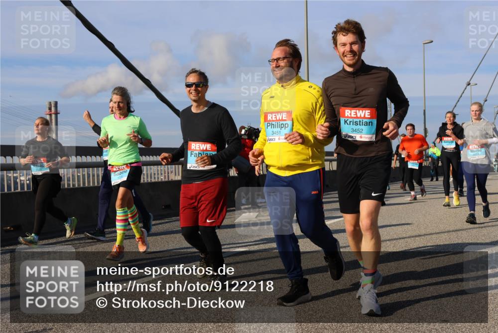 03.10.2025 - Köhlbrandbrückenlauf Strokosch-Dieckow http://msf.ph/oto/9122218 03.10.2025 09:58:58 Position 2 3451, 3452 meine-sportfotos.de