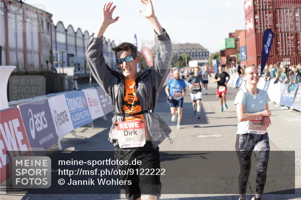 03.10.2025 - Köhlbrandbrückenlauf Jannik Wohlers http://msf.ph/oto/9122222 03.10.2025 13:05:04 Ziel 4098, 4175, 4217, 4240, 4256, 4490, 4585, 4751, 5670, 5785, 5951, 5952, 6561, 6719 meine-sportfotos.de