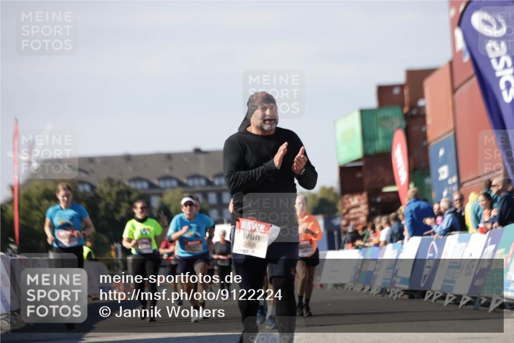 03.10.2025 - Köhlbrandbrückenlauf Jannik Wohlers http://msf.ph/oto/9122224 03.10.2025 13:39:43 Ziel 4621, 5176, 5508 meine-sportfotos.de