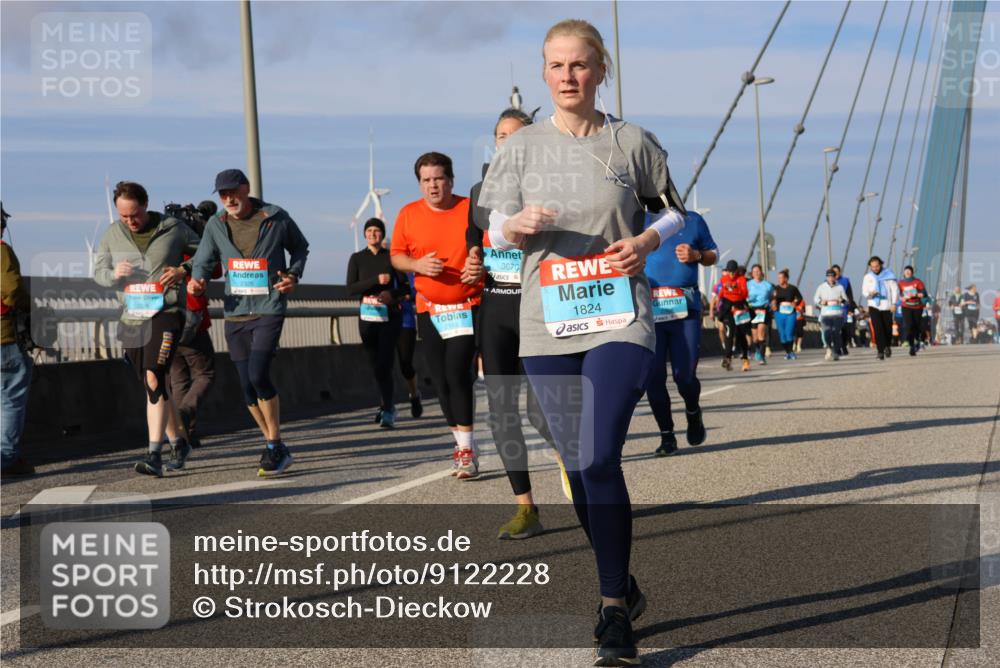 03.10.2025 - Köhlbrandbrückenlauf Strokosch-Dieckow http://msf.ph/oto/9122228 03.10.2025 09:58:59 Position 2 2325, 2326, 2163, 3670, 1824 meine-sportfotos.de
