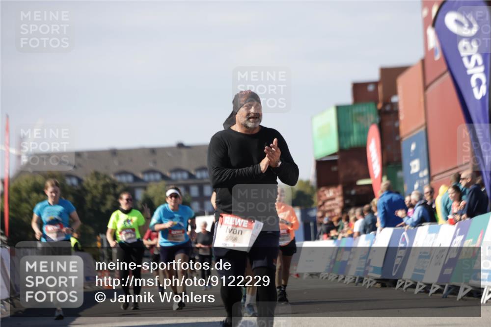 03.10.2025 - Köhlbrandbrückenlauf Jannik Wohlers http://msf.ph/oto/9122229 03.10.2025 13:39:43 Ziel 4621, 5176, 5508 meine-sportfotos.de