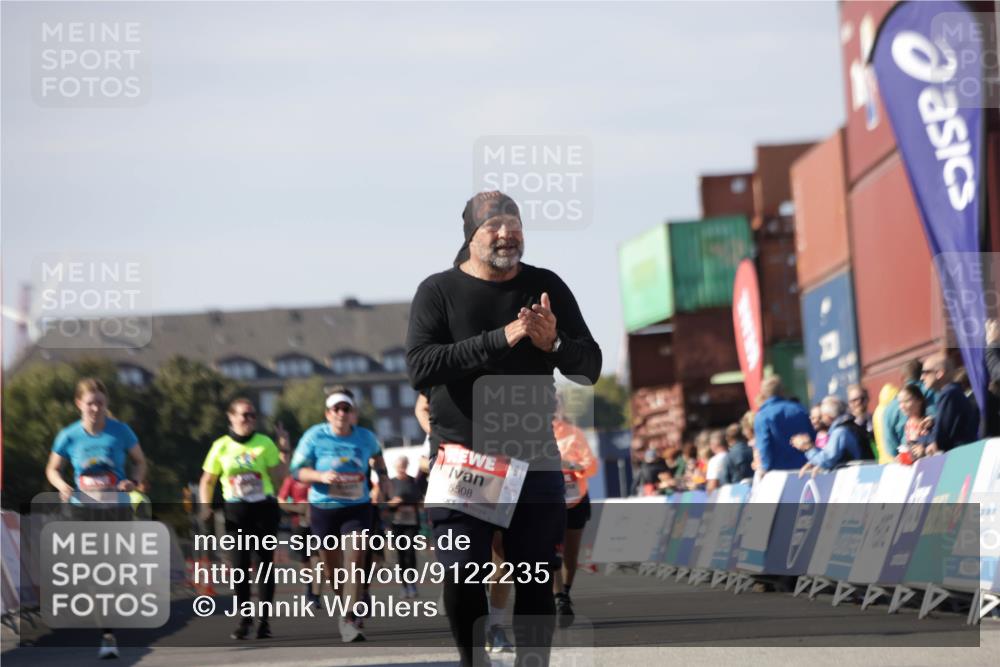 03.10.2025 - Köhlbrandbrückenlauf Jannik Wohlers http://msf.ph/oto/9122235 03.10.2025 13:39:43 Ziel 4621, 5176, 5508 meine-sportfotos.de