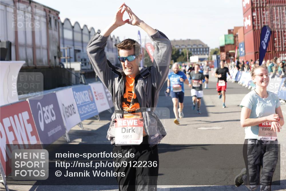 03.10.2025 - Köhlbrandbrückenlauf Jannik Wohlers http://msf.ph/oto/9122236 03.10.2025 13:05:04 Ziel 4098, 4175, 4217, 4240, 4256, 4490, 4585, 4751, 5670, 5785, 5951, 5952, 6561, 6719 meine-sportfotos.de