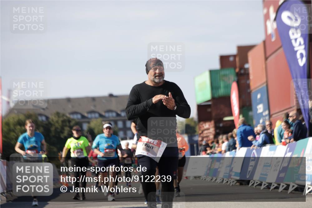 03.10.2025 - Köhlbrandbrückenlauf Jannik Wohlers http://msf.ph/oto/9122239 03.10.2025 13:39:43 Ziel 4621, 5176, 5508 meine-sportfotos.de