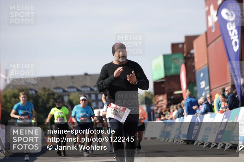 03.10.2025 - Köhlbrandbrückenlauf Jannik Wohlers http://msf.ph/oto/9122245 03.10.2025 13:39:43 Ziel 4621, 5176, 5508 meine-sportfotos.de