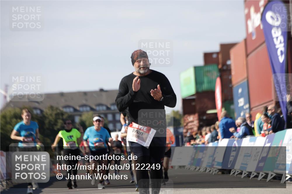 03.10.2025 - Köhlbrandbrückenlauf Jannik Wohlers http://msf.ph/oto/9122249 03.10.2025 13:39:43 Ziel 4621, 5176, 5508 meine-sportfotos.de