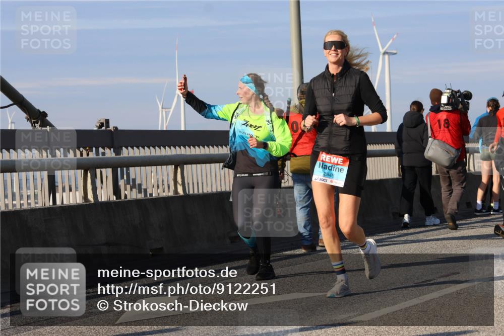03.10.2025 - Köhlbrandbrückenlauf Strokosch-Dieckow http://msf.ph/oto/9122251 03.10.2025 09:59:04 Position 2 0, 2845 meine-sportfotos.de