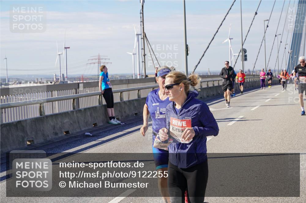 03.10.2025 - Köhlbrandbrückenlauf Michael Burmester http://msf.ph/oto/9122255 03.10.2025 13:04:06 Position 2 202, 5695, 5697 meine-sportfotos.de
