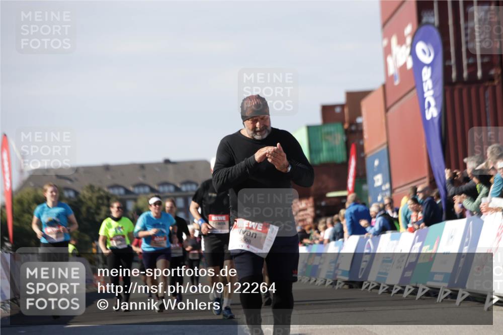 03.10.2025 - Köhlbrandbrückenlauf Jannik Wohlers http://msf.ph/oto/9122264 03.10.2025 13:39:43 Ziel 4621, 5176, 5508 meine-sportfotos.de