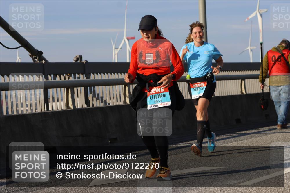 03.10.2025 - Köhlbrandbrückenlauf Strokosch-Dieckow http://msf.ph/oto/9122270 03.10.2025 09:59:08 Position 2 3054 meine-sportfotos.de