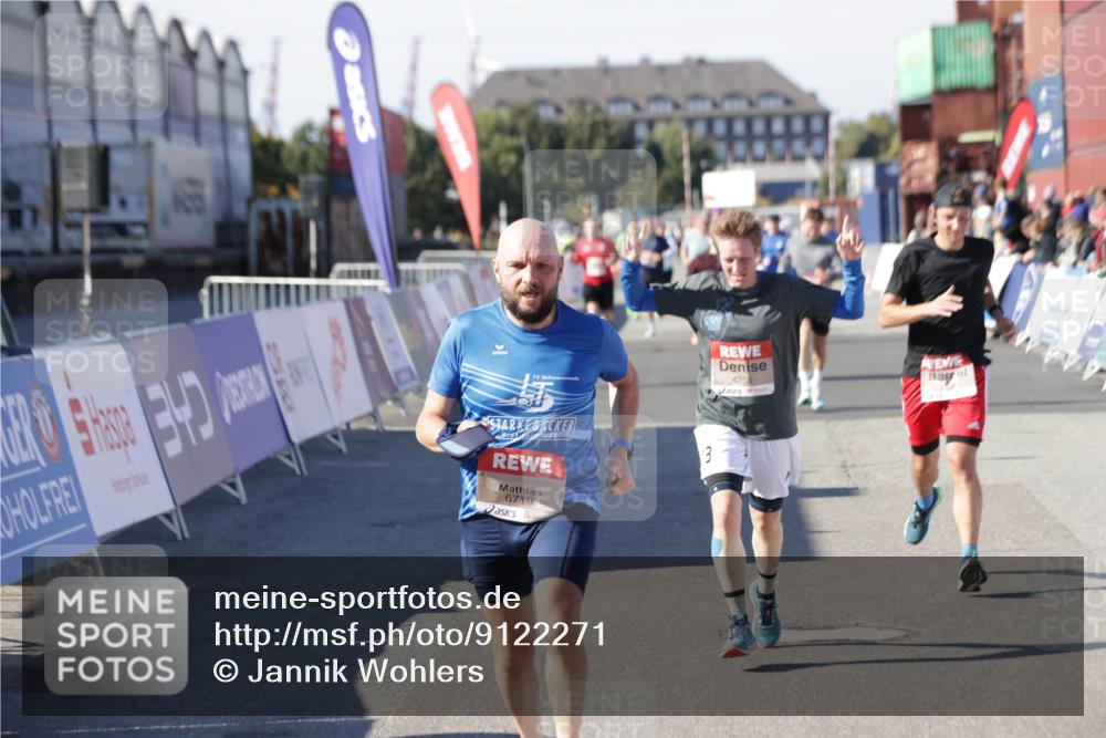 03.10.2025 - Köhlbrandbrückenlauf Jannik Wohlers http://msf.ph/oto/9122271 03.10.2025 13:05:05 Ziel 4098, 4175, 4217, 4240, 4256, 4490, 4585, 4751, 5670, 5785, 5951, 5952, 6561, 6719 meine-sportfotos.de
